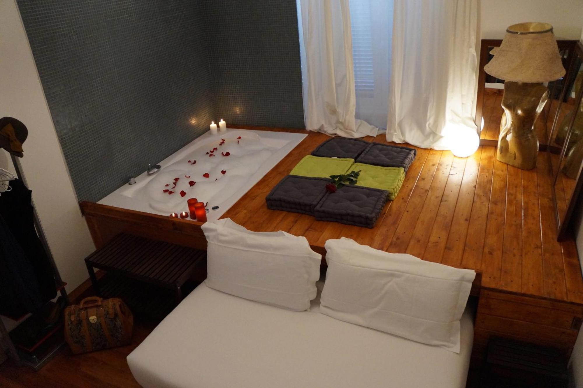 Jacuzzi Rooms — Photos 3