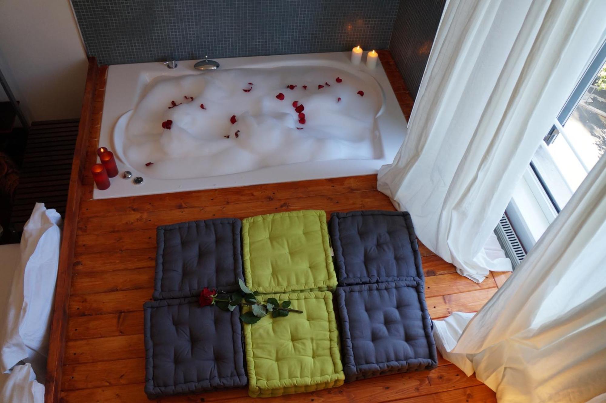 Jacuzzi Rooms — Photos 1